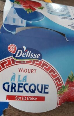 Yaourts à la grecque sur lit de fraise